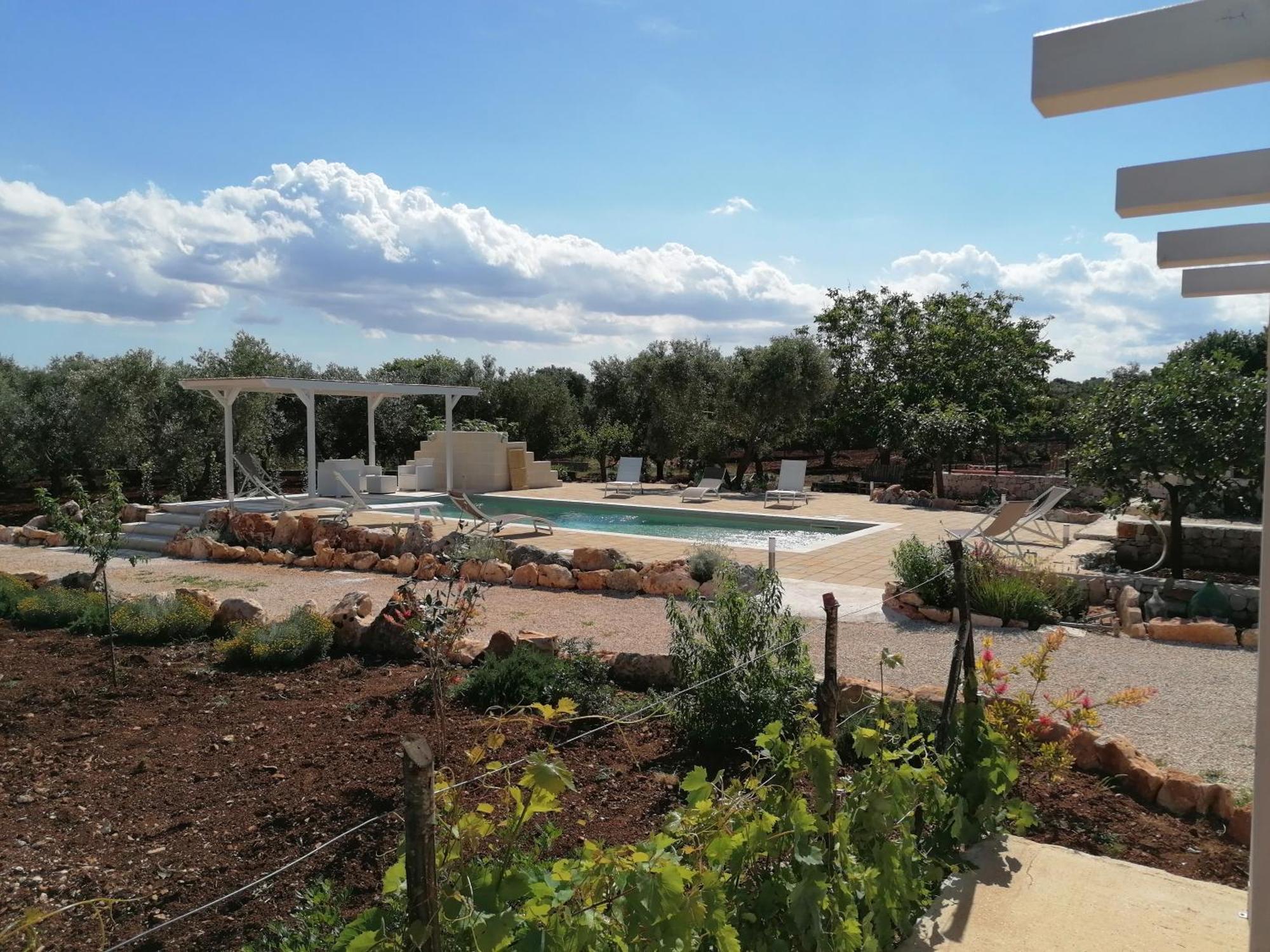 Гостевой дом Trullo Del Sol Челье-Мессапика Экстерьер фото