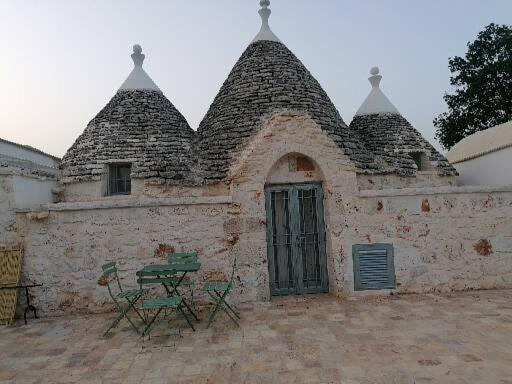 Гостевой дом Trullo Del Sol Челье-Мессапика Экстерьер фото